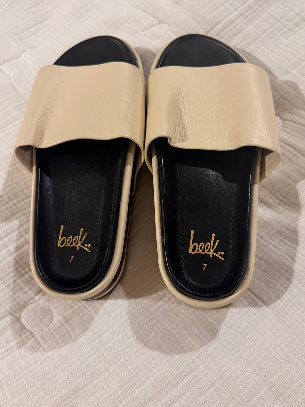 Beek Albatrose  Cream and Black Platform Slide Sz 7 - Picture 3 of 4